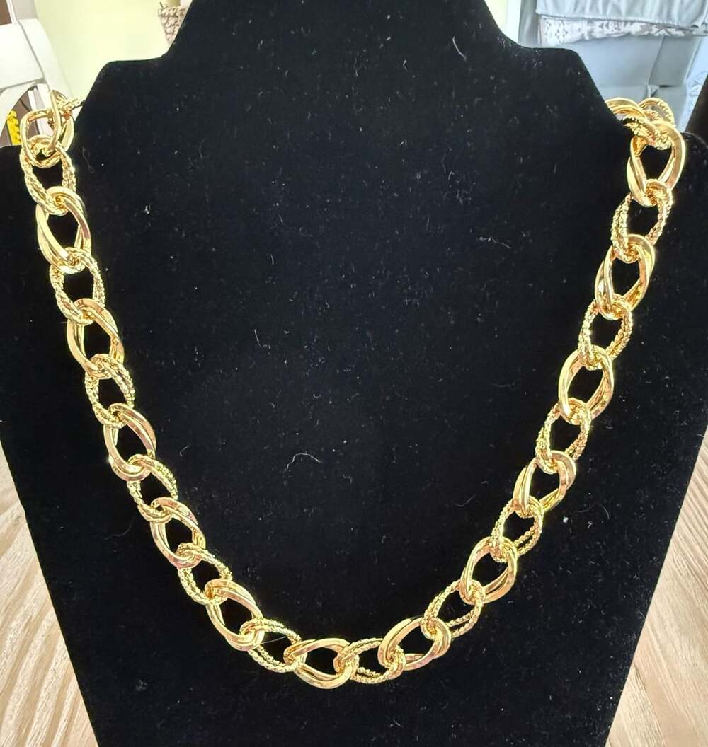 G Italy 18K Gold Plated Chunky Alternating Smooth and Textured Link Necklace